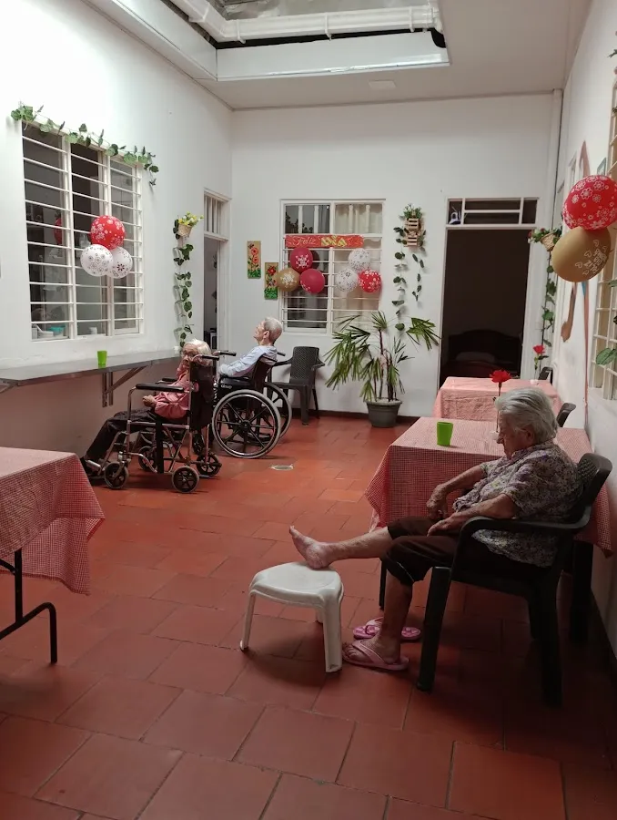 Foto de Hogar Geriátrico Dulces Canas